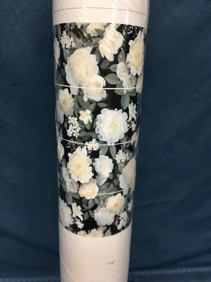 Papel de parede RoomMates fotográfico floral P&S preto/branco 4 painéis 6 pés X 10 pés - Imagem 3 de 4