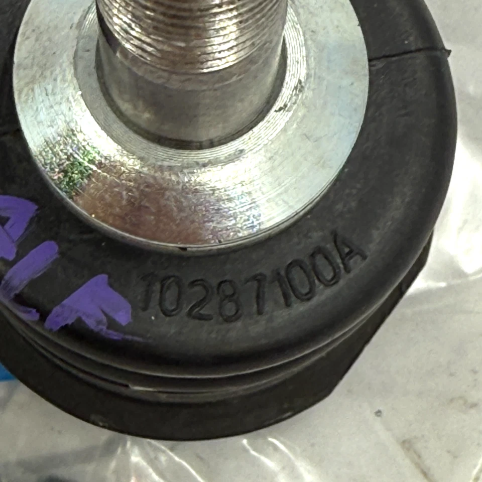 Conjunto de brazo de control superior Crown Victoria Town Car 2003-05 OEM CF3W1Z.3084 Foto 4 de 4