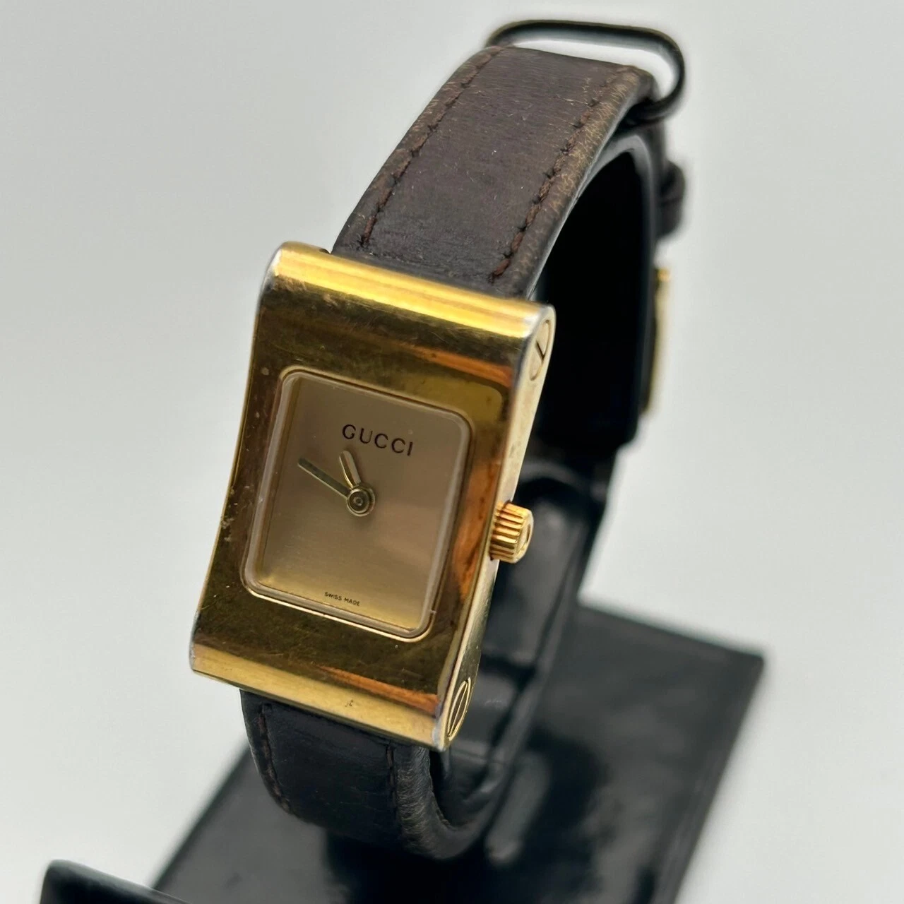 Authentique montre bracelet Gucci 2300L métal cuir or noir suisse pile neuve