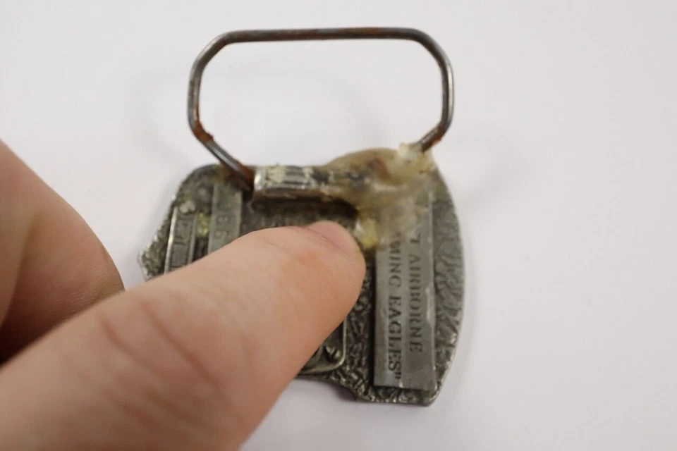 De colección 1991 Estados Unidos EE. UU. Militar Aerotransportado Screaming Eagles Hebilla de Cinturón Foto 3 de 4