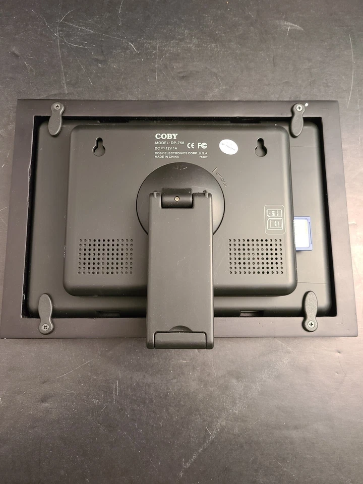 Digital Photo Frame Coby DP-758 7" Widescreen Black Wood Frame - Image 3 of 4