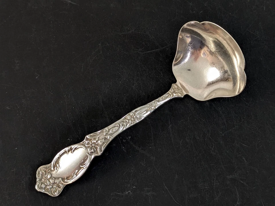 SL & GH Rogers VIOLET Gravy Ladle 7-1/4" Silverplate Oneida 1905 - Image 2 of 4