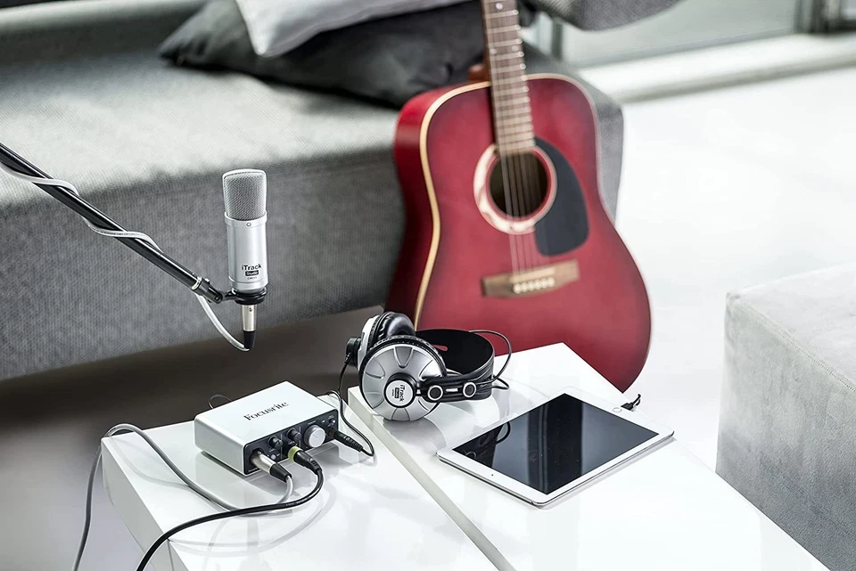 Focusrite iTrack Solo Lightning & USB Compatible Audio Interface - Image 4 of 4