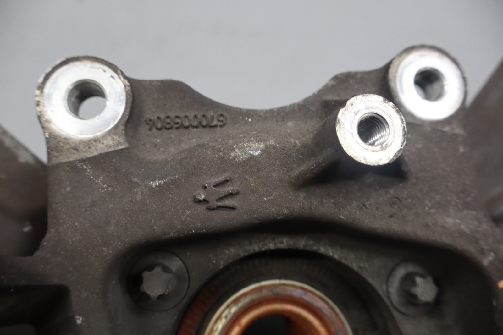 14-17 Maserati Ghibli Rear Left Driver Side Spindle Knuckle Hub 670006802 Oem