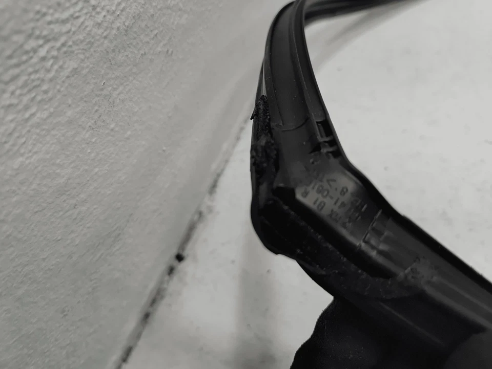 OEM TOYOTA CAMRY 2018-2025 FRONT PASSENGER DOOR WINDOW GLASS RUN CHANNEL SEAL - Image 2 of 4