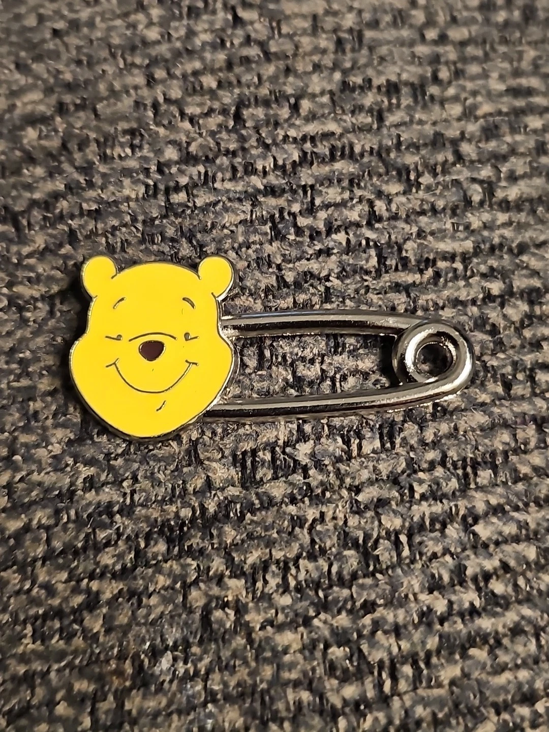 2015 Hong Kong Disneyland Winnie the Pooh Safety Pin Trading Pin Disney World