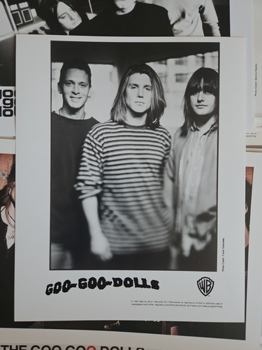 LOTE de autógrafos, programas y más de muñecas Goo Goo firmadas John Rzeznik y Robby Takac - Imagen 6 de 11