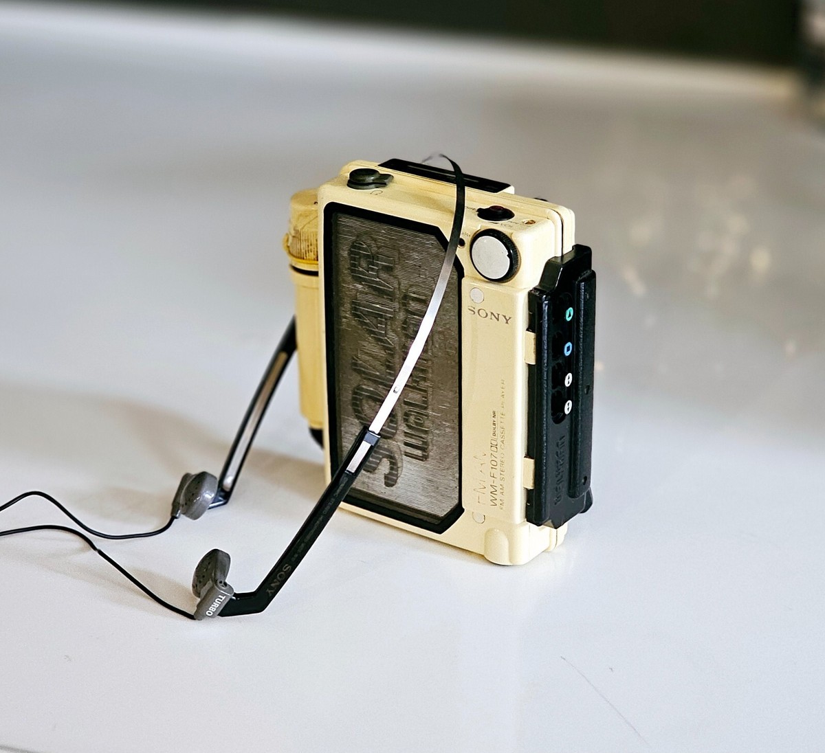 Rare Sony WM-F107 Solar Sports Walkman Radio Cassette+ Sony MDR