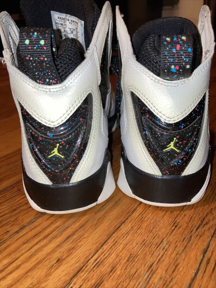 Jordan True Flight Talla 5.5 Blanco/Amarillo Neón Negro Foto 4 de 4