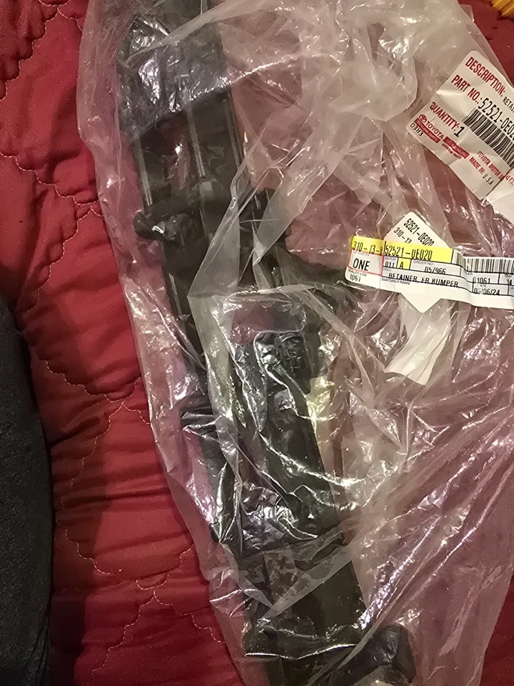 Parachoques delantero superior CTR 52521-0E020 NUEVO FABRICANTE DE EQUIPOS ORIGINALES Toyota Highlander 2016-2019 Foto 2 de 3