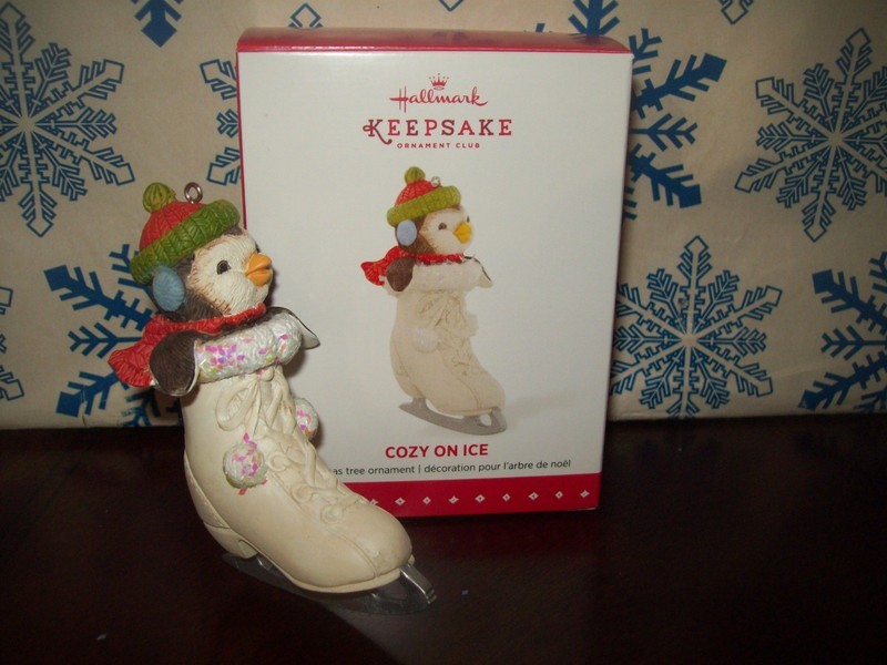 HALLMARK COZY ON ICE 2015 CHRISTMAS CLUB ORNAMENTS PENGUIN ICE SKATE SKATING