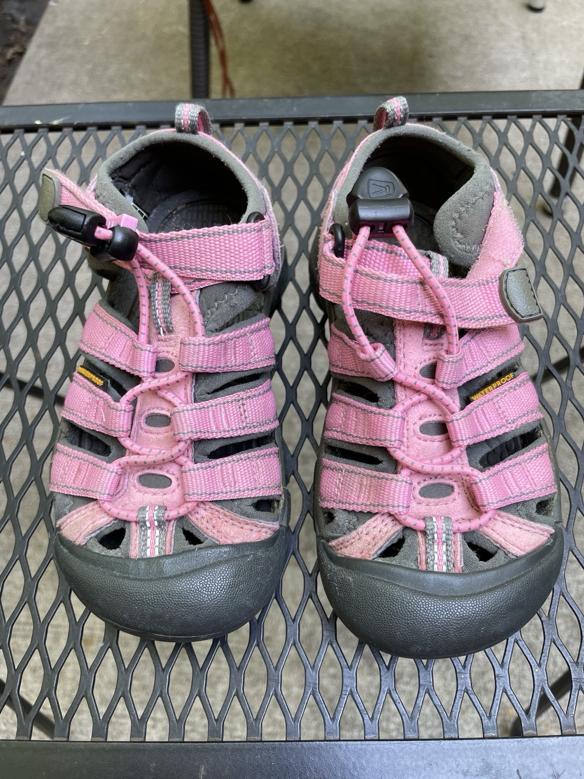 Sandali sportivi impermeabili rosa KEEN per ragazze giovani taglia 11