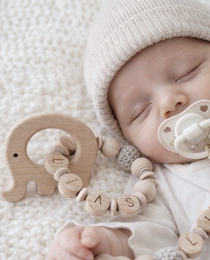 Greifling aus Holz m. Namen Baby Weihnachtsgeschenk bsbygift Baby Spielzeug