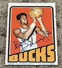 BOB DANDRIDGE 1972-73 TOPPS #42 SIGNED CARD MILWAUKEE BUCKS NORFOLK STATE AUTO