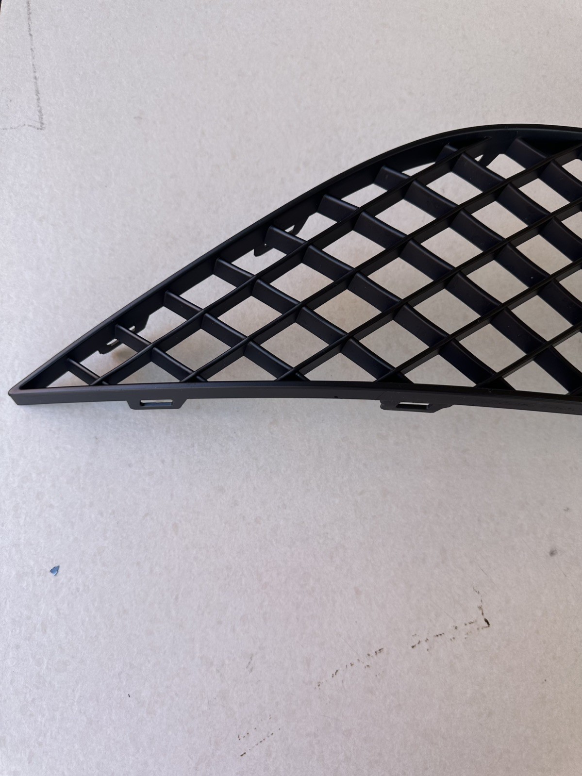  Bentley Front Bumper Grille Right Inner Side OEM：3SD807676