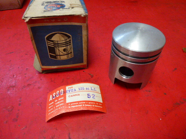 Piston Lambretta LI 125 piece moteur Asso NOS diametre 52 axe de piston 16
