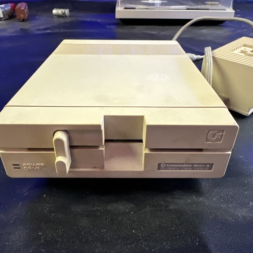 Commodore 1541-II Disc drive with Power Supply And Cable UNTESTED POWER'S ON!!! - Picture 3 of 4