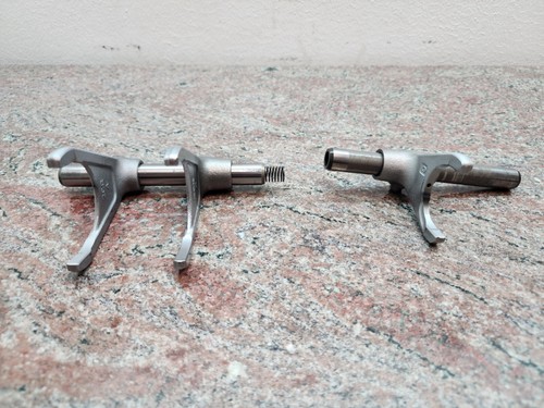 2015-2025 Yamaha YZF-R1 Shift Forks Guide Bars OEM 2CR-18511-00 14B-18531-00 - Picture 3 of 3