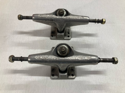 初代Venture トラック　Low ビンテージ Vintage VENTURE 'Awake' Featherlight PAIR SKATEBOARD TRUCKS 6 Hole