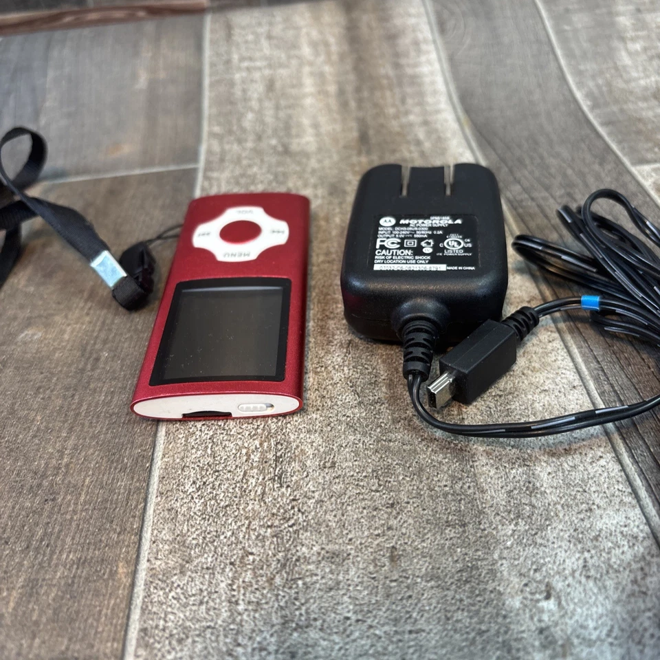 Red 1.8" LCD Screen Portable Rechargeable FM Radio Digital MP3 Media Player - Image 4 of 4