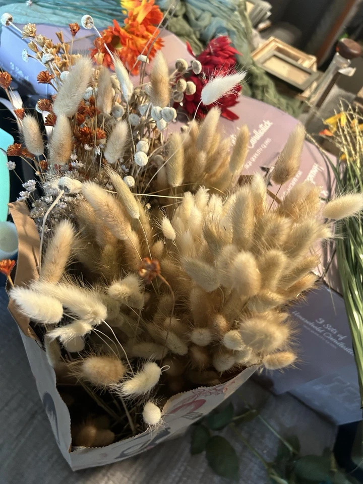 Lote grande de flores y relleno comprado para boda demasiado y no usado Foto 3 de 4