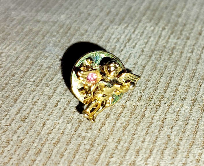 VINTAGE PINK TOPAZ GOLD TONE ? TRINKETS & TREASURES ANGEL CHERUB PIN TIE TACK View 2