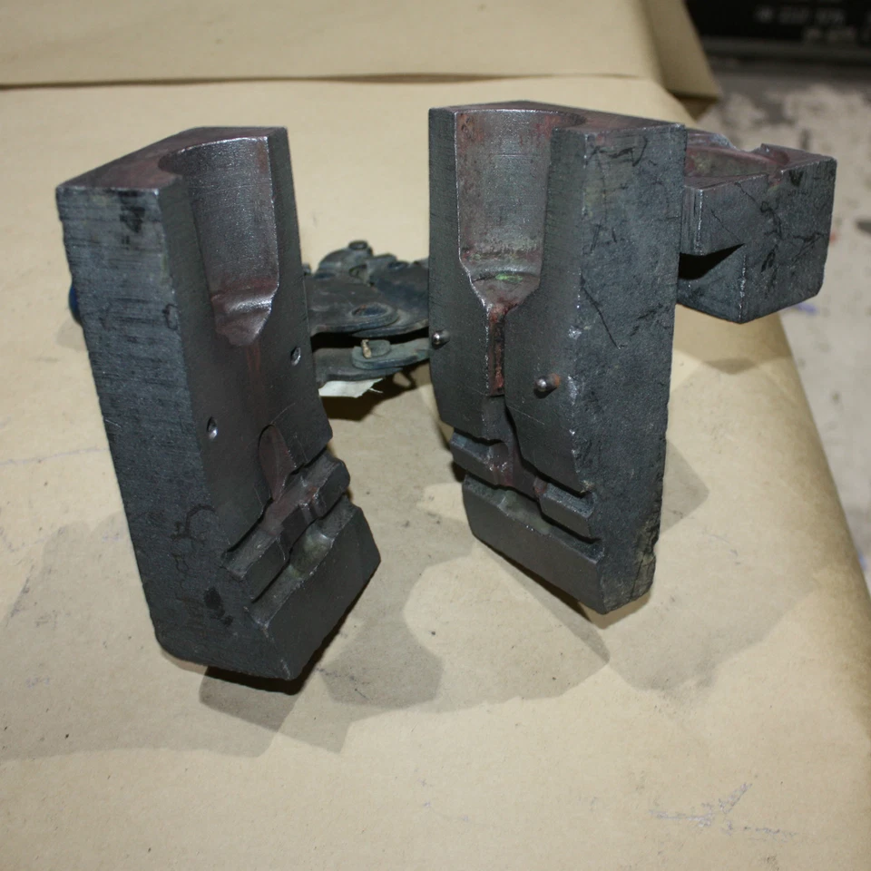 Erico Cable to Cable Copper Thermite Graphite Welding Mold handle clamp PTCY3Y3 - Image 3 of 4