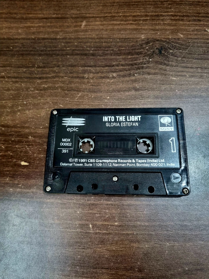 Gloria Estefan Into The Light INDIA CLAMSHELL CASSETTE 1991 TAPE - Image 3 of 4