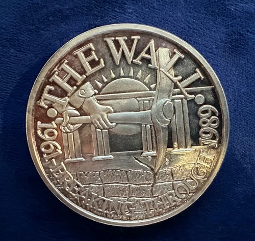 GERMANY 1989 BREAKING THROUGH THE WALL 3 OZ SILVER MEDAL, 51MM, UNCIRCULATED