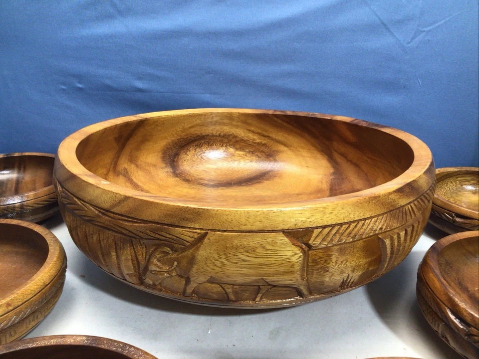 Ensaladera de madera tallada a mano vintage juego de 7 piezas un tazón de 12x4 y seis tazones de 6x2 Foto 2 de 4