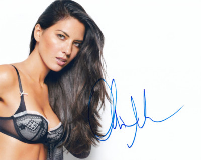 OLIVIA MUNN signed Autogramm 20x25cm THE NEWSROOM in Person autograph COA