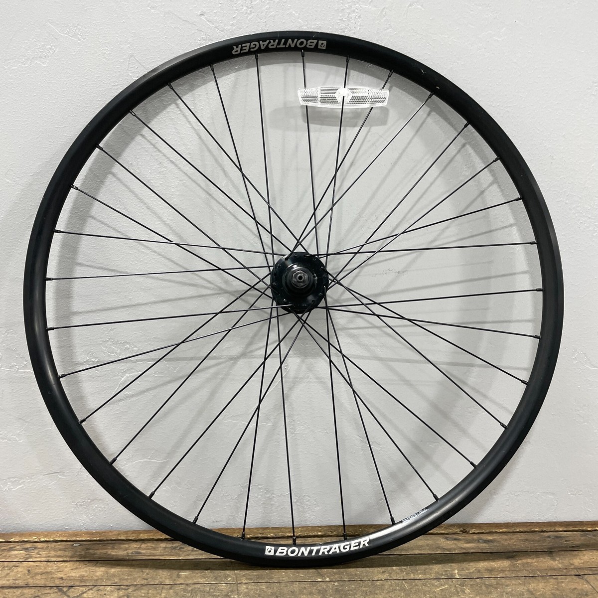 Bontrager 700c DISC Front Wheel Black 32 Spoke 32h QR Schrader