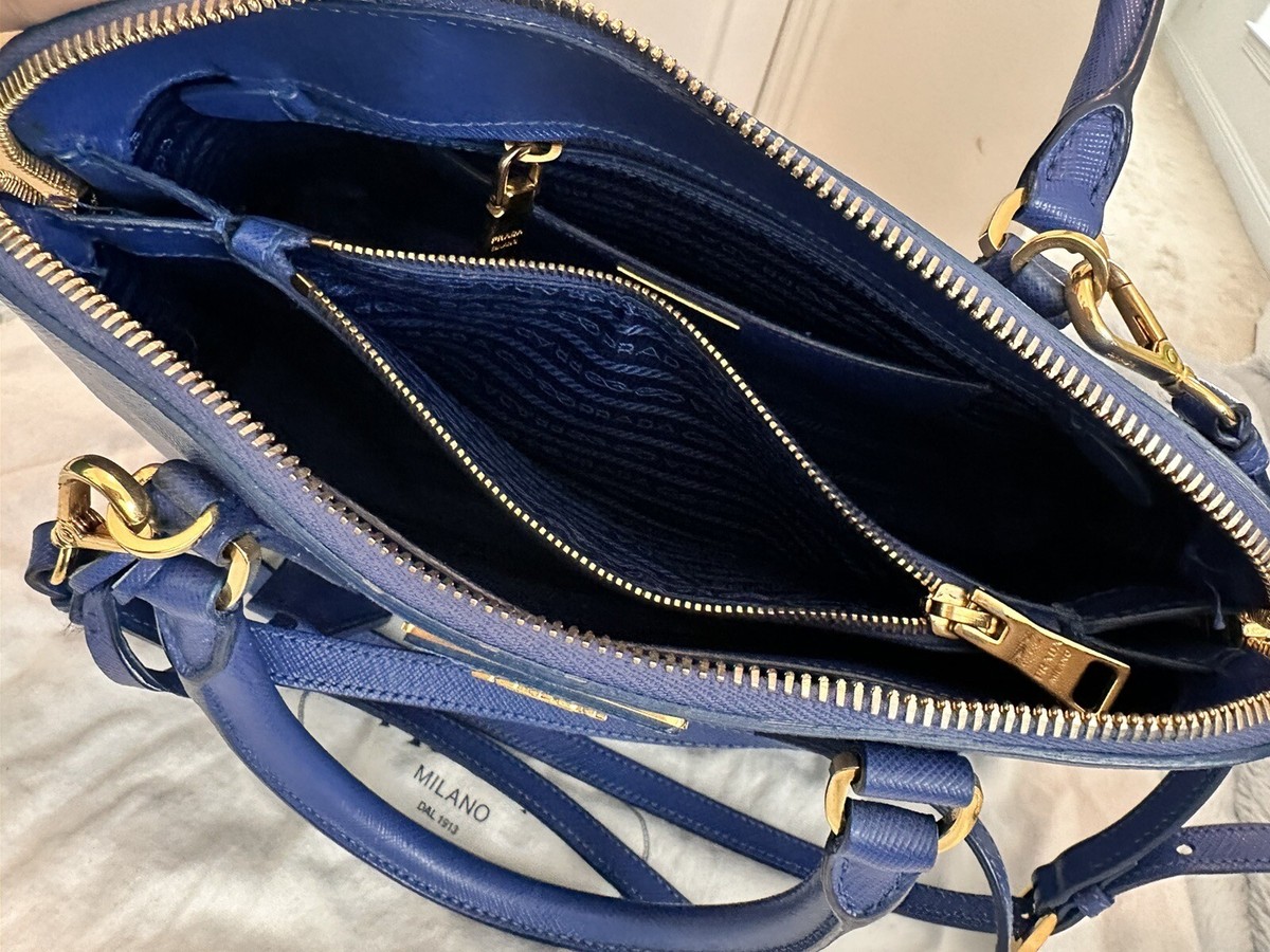ショルダーバッグ・ポシェット PRADA BORDEAUX PROMENADE BAG IN SAFFIANO Prada Bordeaux Promenade bag in Saffiano | TheDoubleF