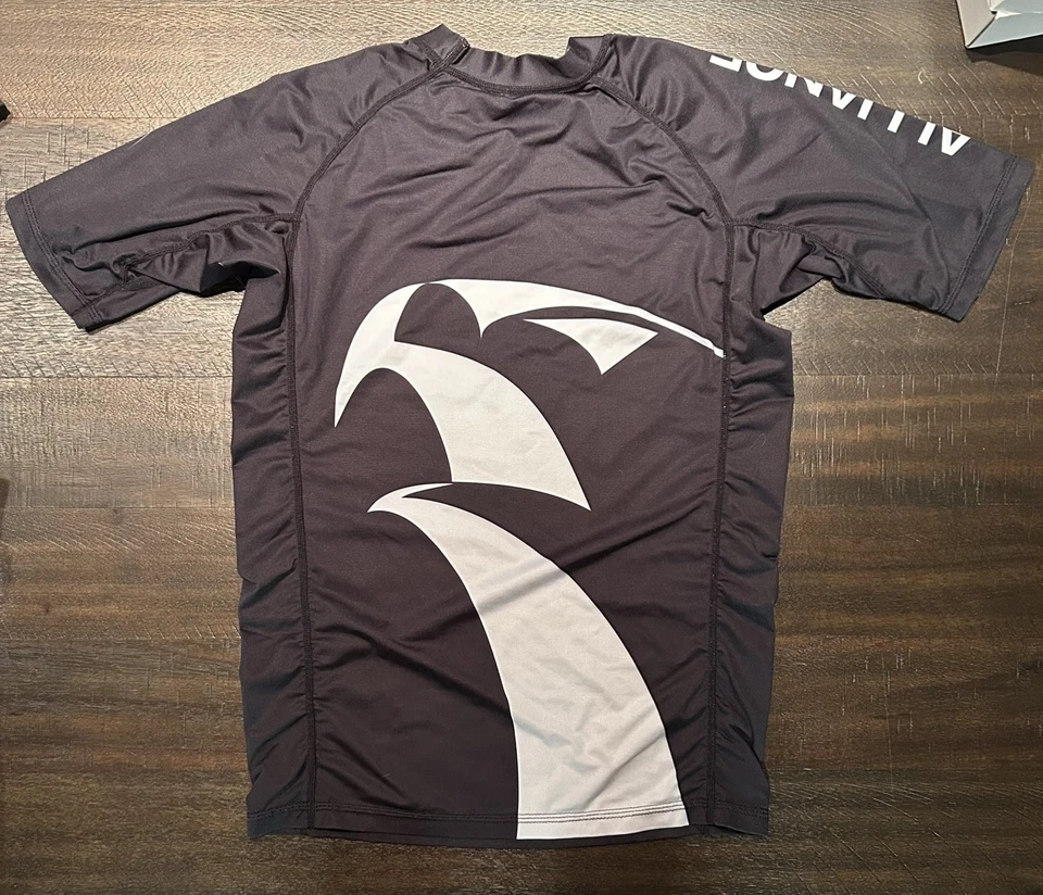 Protector contra erupciones manga corta Kingz Alliance adulto hombre mediano Foto 2 de 3