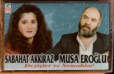 13281--Sabahat Akkiraz,Musa Eroglu,Semahlar ve Deyisler Jelatinli 1.Basim 1993