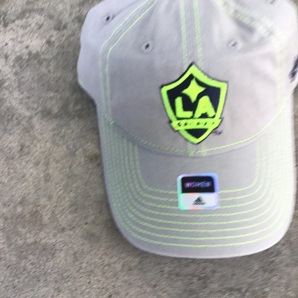 NUEVO CON ETIQUETAS LA Los Angeles Galaxy Gorra con tirantes Adidas MLS 2014 Gris Verde Mujer Foto 2 de 4