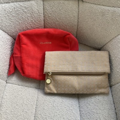 BVLGARI EMIRATES TOILETRY WASH MAKE UP PARFUM & CLARINS RED STAR TASCHE KONVOLUT