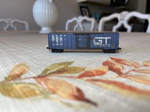 MicroTrains Escala N 50’ RibSide Boxcar Grand Trunk Western 598093 Clima Personalizado | Condition: Used