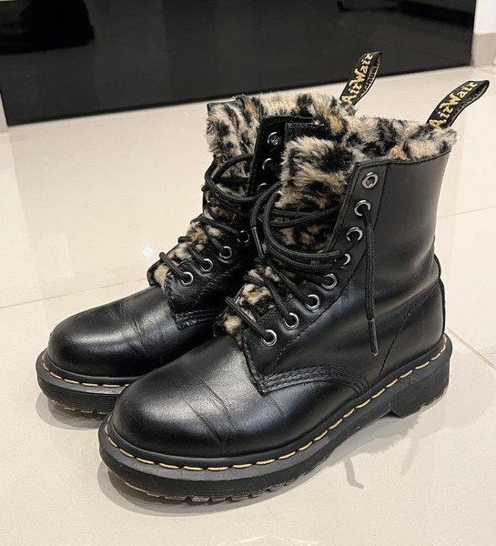 Women Dr. Martens Boots Black Leather 35 #7KKM
