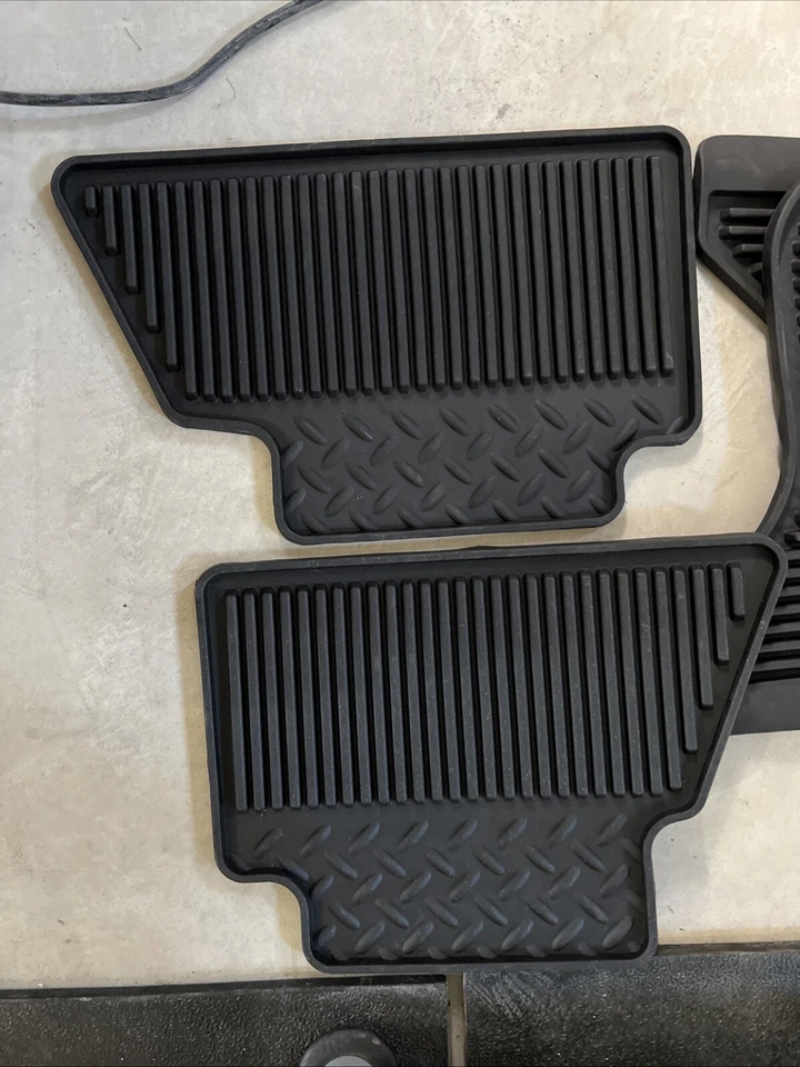 GMC SIERRA 2500 HD 2015-2019 alfombrilla goma juego completo de 4 OEM Foto 4 de 4