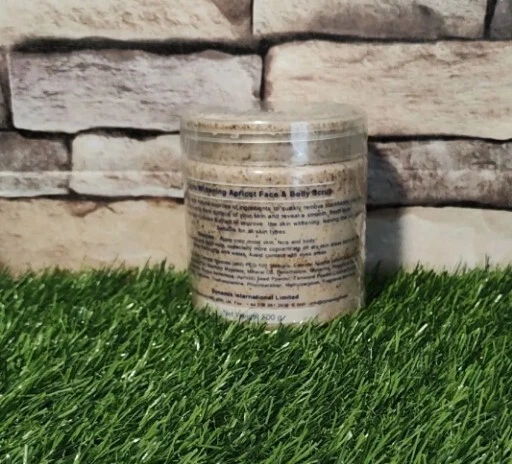 Exfoliante facial y corporal Eden Extra blanqueador de albaricoque con polvo de tamarindo y regaliz Foto 2 de 2