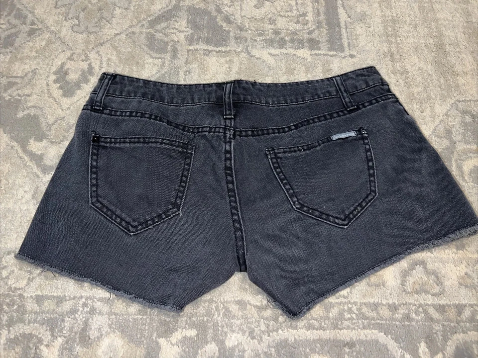 Женские джинсовые шорты Charlotte Russe с вырезом размер 6 черные средняя посадка блестящие - Изображение 3 из 3