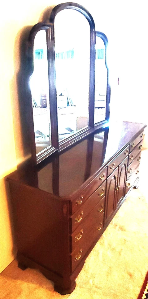 Mueble de dormitorio Ethan Allen usado 5 piezas Foto 3 de 4