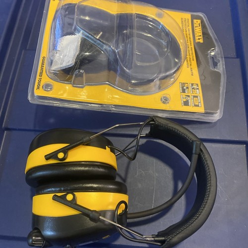 DeWalt DPG15 AM/FM Radio Digital Tune W/Aux Connection PARTS AS IS ONLY READ