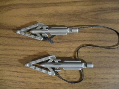 Vintage  1994  Kenner  Predator  Scavage  BOLO BLASTING ARROWS