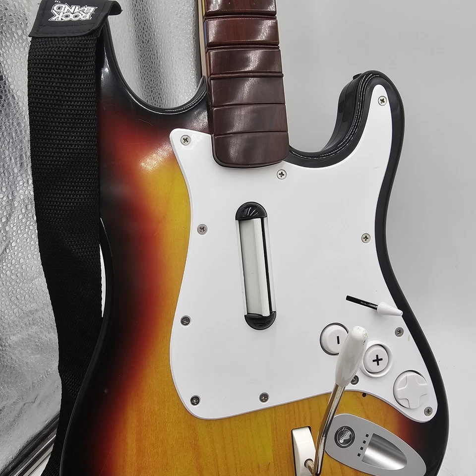Guitarra y correa Sunburst RockBand Harmonix modelo Fender Stratocaster NWGTS2 FUNCIONA Foto 4 de 4