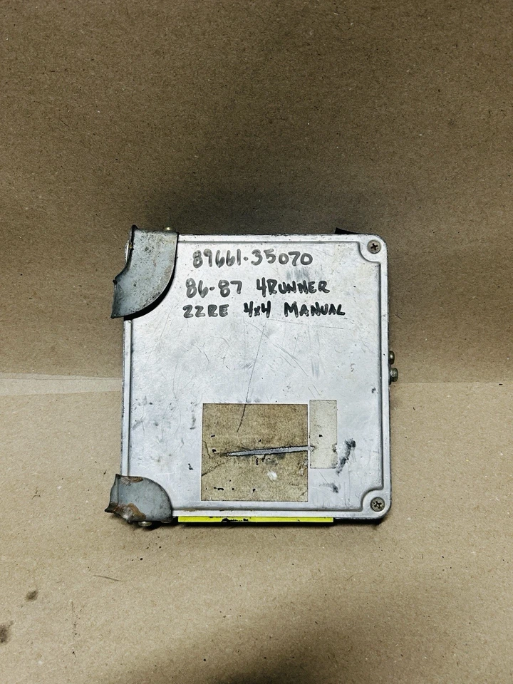 1986-1987 Toyota 4Runner | Pickup Engine ECU ECM 22RE 4x4 89661-35070 MANUAL - Image 2 of 4