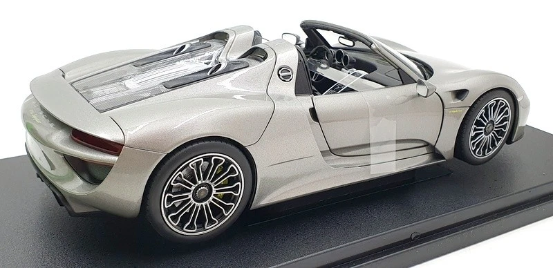 Welly 1/18 Scale Diecast 18051W - Porsche 918 Spyder - Grey - Image 2 of 4