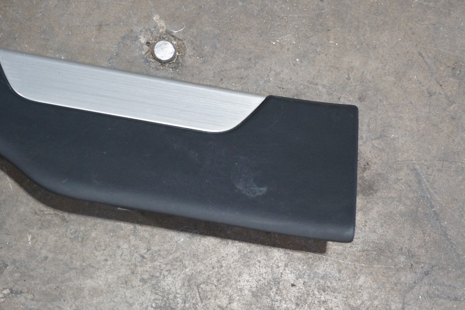 2019 - 2025 LAMBORGHINI URUS LOWER RIGHT DOOR SCUFF PLATE TRIM OEM 4ML853370