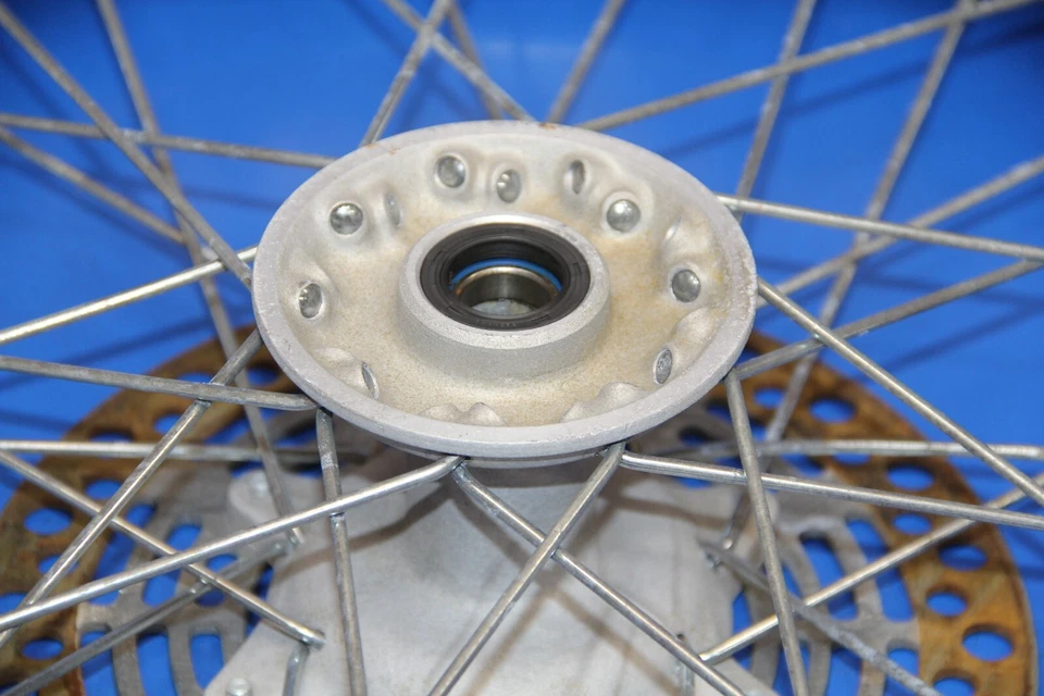 96-00 RM125 RM250 1998 llanta delantera radios centrales buje husillo rotor neumático Foto 2 de 4